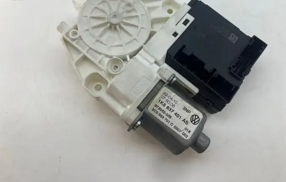 Volkswagen Golf VI Front door window regulator motor 3C0959793A 918432101 1K837401AS