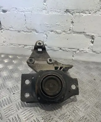 Nissan Qashqai Engine mount bracket DD130108