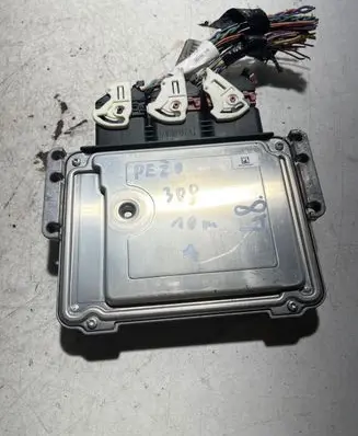 Peugeot 308 Engine control unit/module 9674245180