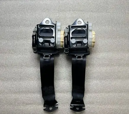Volkswagen Polo VI Set of seat belts 2G0857805