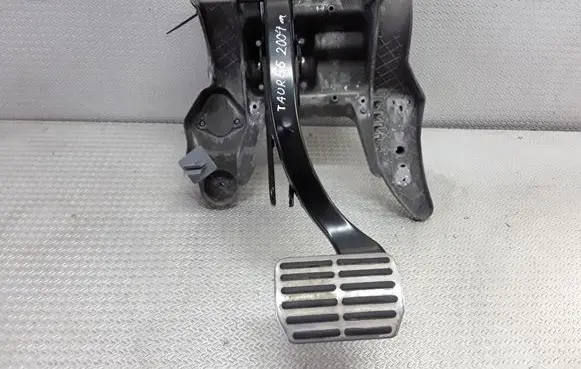 Volkswagen Touareg I Brake pedal 7L0723142B