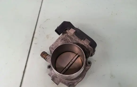 BMW 5 GT F07 Throttle valve 7597871 13547597871 13547582926