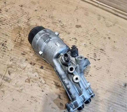 Jaguar XE Oil filter mounting bracket 