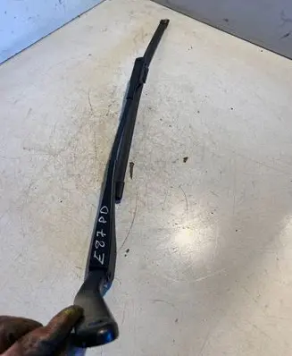 BMW 1 E81 E87 Front wiper blade arm
