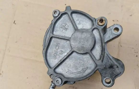 Ford Focus C-MAX Vacuum pump D1651A 0406N