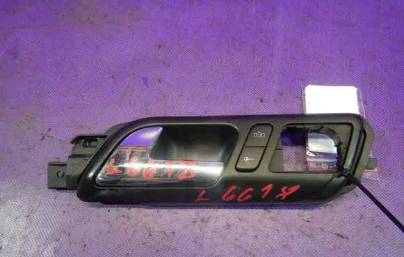 Volkswagen Polo Front door interior handle 