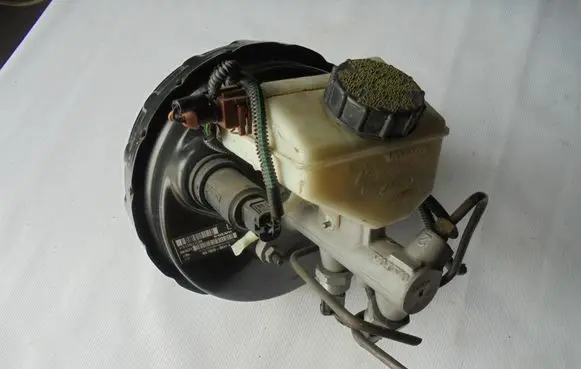Volvo XC90 Brake booster 8683272