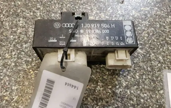 Volkswagen Caddy Coolant fan relay 1J0919506H
