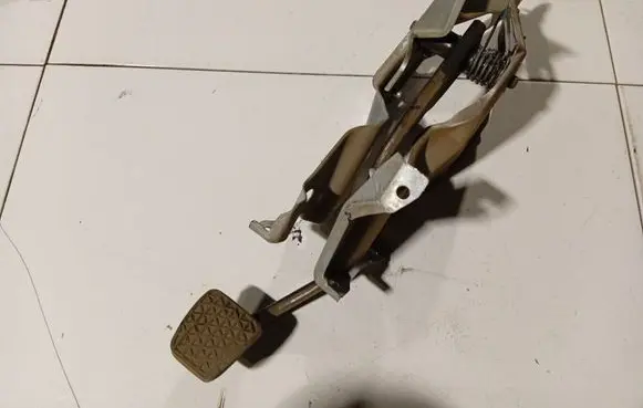 Opel Astra G Clutch pedal 