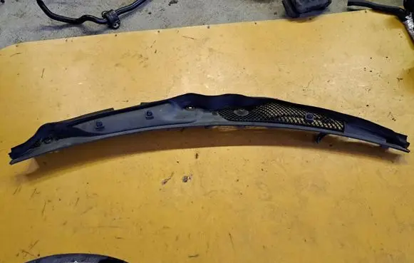 Mercedes-Benz E W212 Wiper trim A2128301213