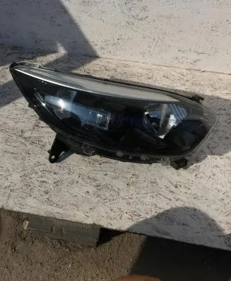 Renault Captur Headlight/headlamp 260105066R