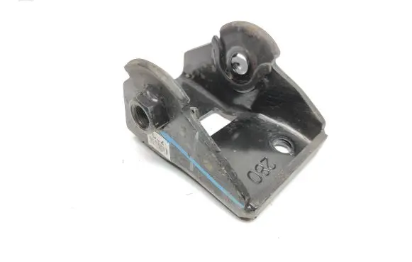 KIA Sorento Engine mounting bracket