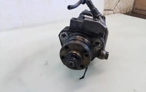 Ford Mondeo Mk III Fuel injection high pressure pump R9044Z100A