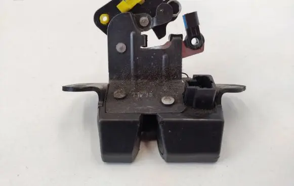 Chevrolet Captiva Loading door lock 