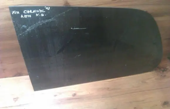 KIA Carnival Rear side window