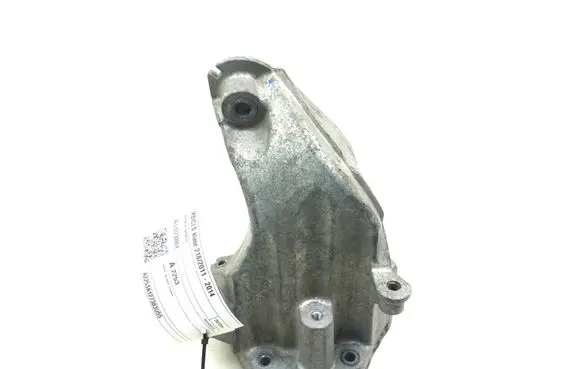 Mercedes-Benz CLS C218 X218 Engine mounting bracket A6512230004