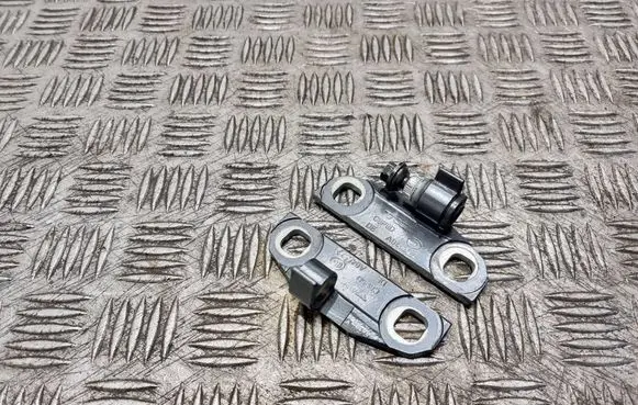 Volvo V70 Rear door lower hinge A046572