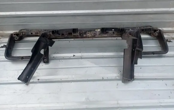 Chrysler 300 - 300C Top upper radiator support slam panel 05139179AF 04805843AH
