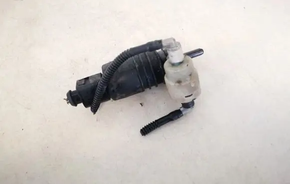Volkswagen Golf V Windscreen/windshield washer pump