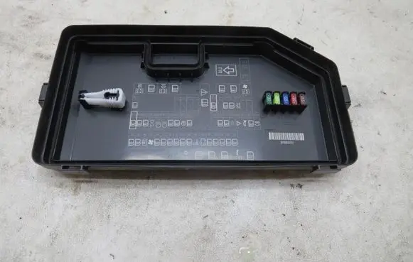 Honda CR-V Fuse box cover