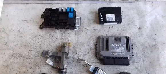 Hyundai Accent Engine ECU kit and lock set 391012A410