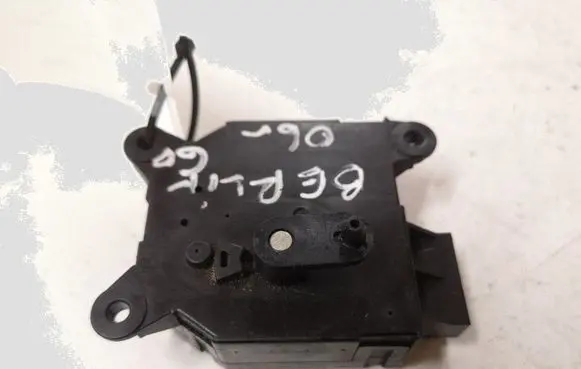 Citroen Berlingo Air flap motor/actuator 030998Z 1000052011