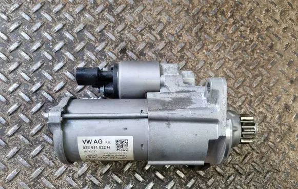 Volkswagen Tiguan Starter motor 02E911022H