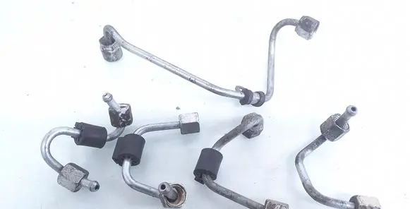 Volkswagen Caddy Fuel injector supply line/pipe 
