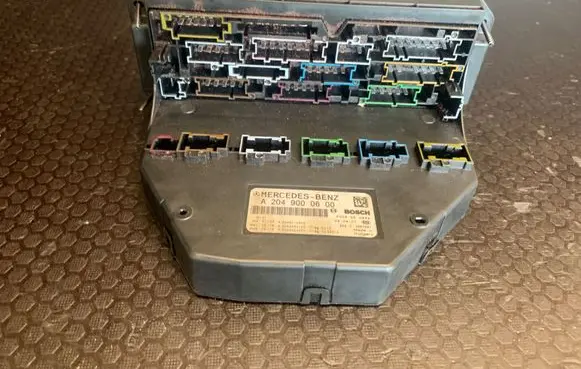 Mercedes-Benz C W204 SAM control unit A2044424100 A2044424200 A2049010500
