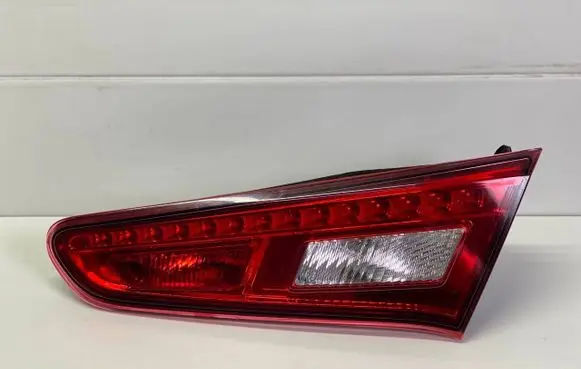 Alfa Romeo Giulietta Tailgate rear/tail lights 50531132