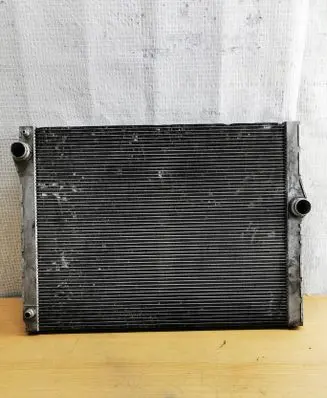 BMW 7 F01 F02 F03 F04 Coolant radiator 7570093 N2187003