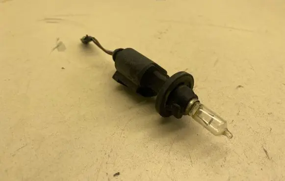 Volkswagen PASSAT CC Headlight/headlamp bulb 1J0973722 751899