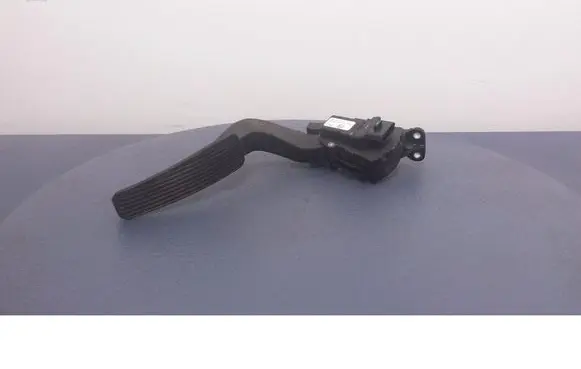 Dodge Magnum Accelerator throttle pedal 04861681AA