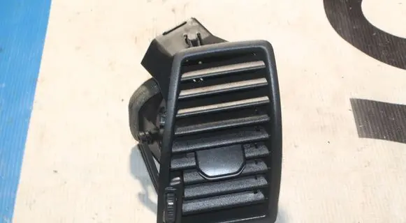 Volvo C70 Quarter panel pressure vent 3409399