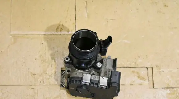 Porsche Panamera (971) Throttle valve