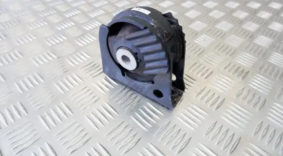 Toyota Avensis T270 Engine mount bracket 123610R040