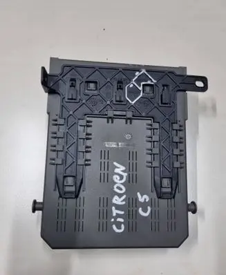 Citroen C5 Fuse module 98162200 PA6GF30 9637466180
