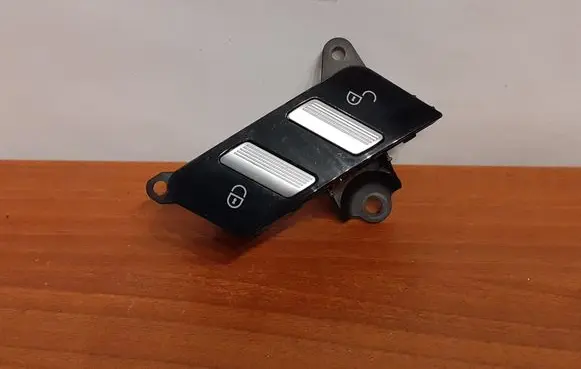Mercedes-Benz S W221 Central locking switch button 03371030100 A2218213151