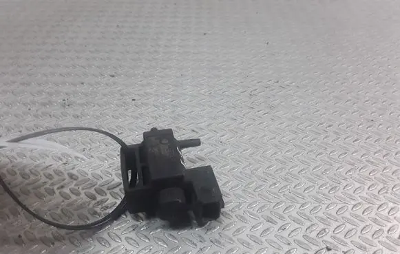 Audi A4 S4 B5 8D Turbo solenoid valve 037906283A 99T064