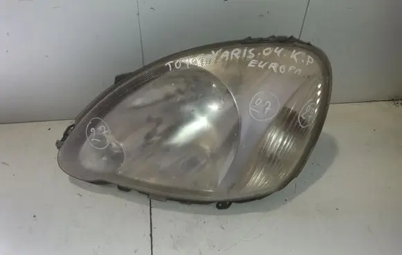 Toyota Yaris Headlight/headlamp