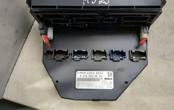 Mercedes-Benz C W204 SAM control unit A2129006624 A2129024408 A2129027107