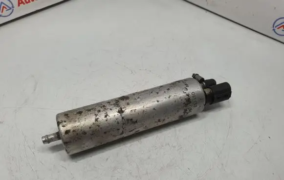 BMW 5 E39 Fuel injection high pressure pump 7165590 16117165590