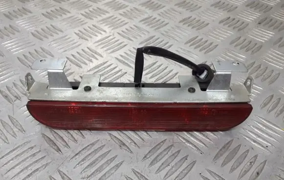 Mitsubishi Colt Third/center stoplight