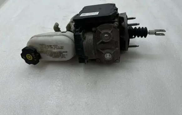 Tesla Model S Master brake cylinder 103712300B 131117 1246729