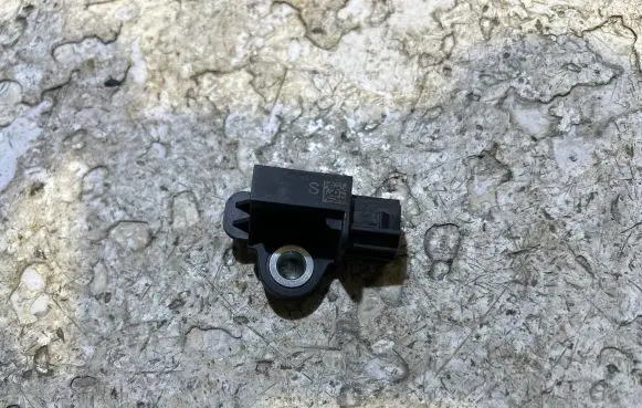 Nissan Qashqai Airbag deployment crash/impact sensor 988303RA0A 01162017 17116C143