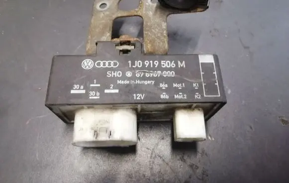 Coolant fan relay