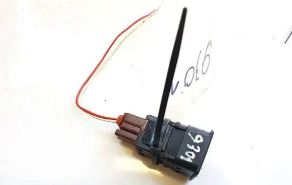 Passenger airbag on/off switch