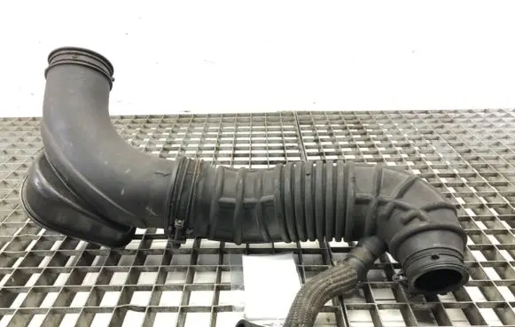 KIA Sportage Air intake hose/pipe 28138-2Y300