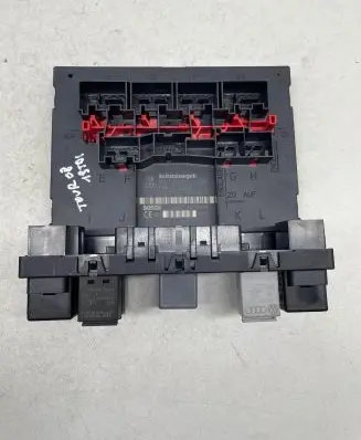 Volkswagen Touran I Engine control unit/module 3C0937049AJ F005V00661 HF47S2202