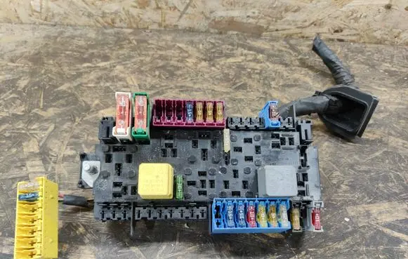 Mercedes-Benz A W176 Relay mounting block A2469060093